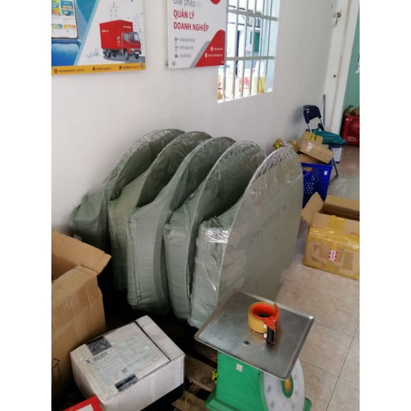 Lồng tròn lưới thép gà chạy bộ tre. nồi