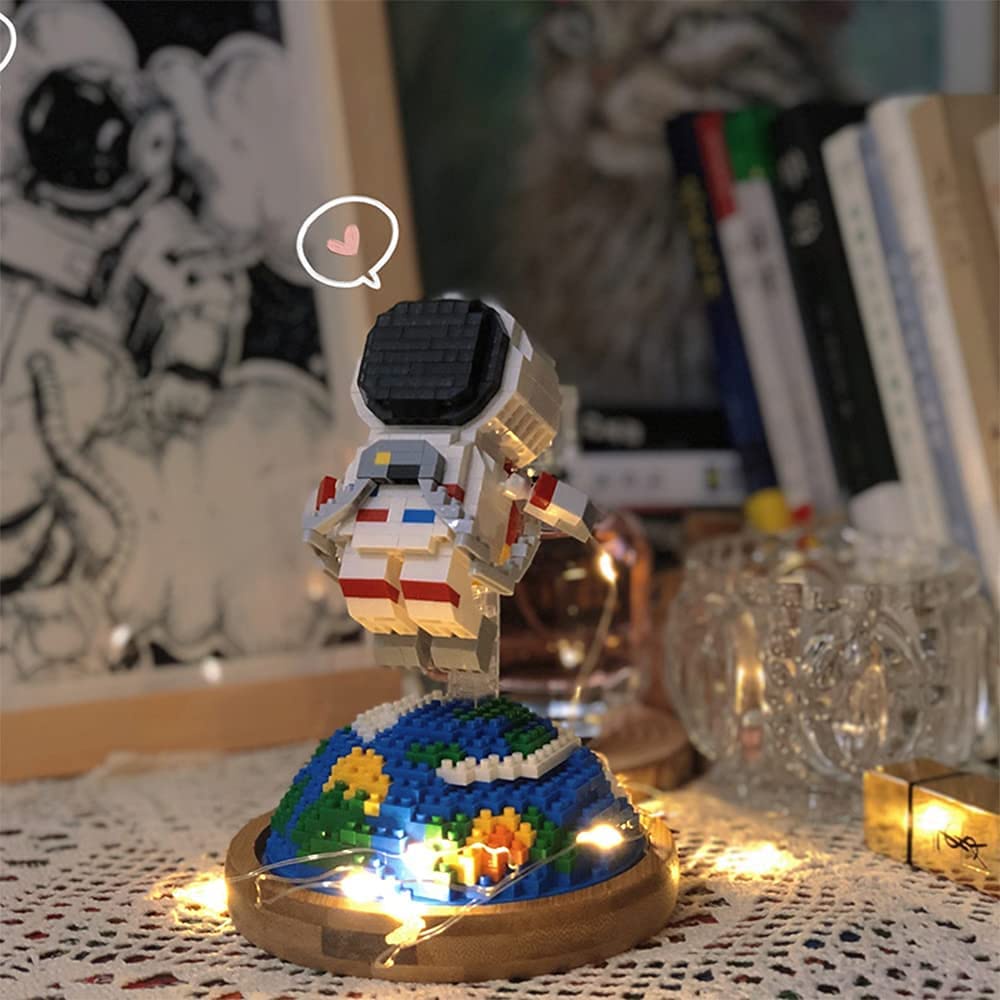 Mô hình lắp ghép hình phi hành gia có đèn led độc đáo DIY