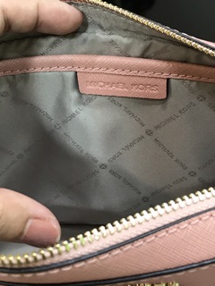 Túi Michael Kors màu hồng