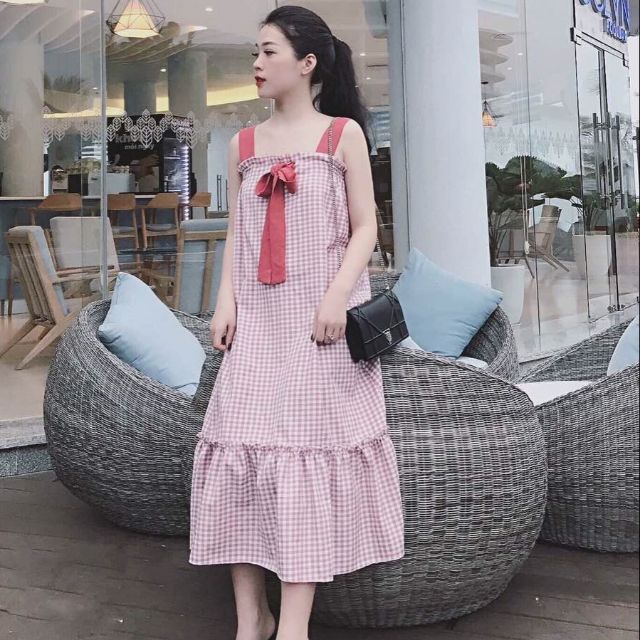 Đầm caro hồng nơ ngực