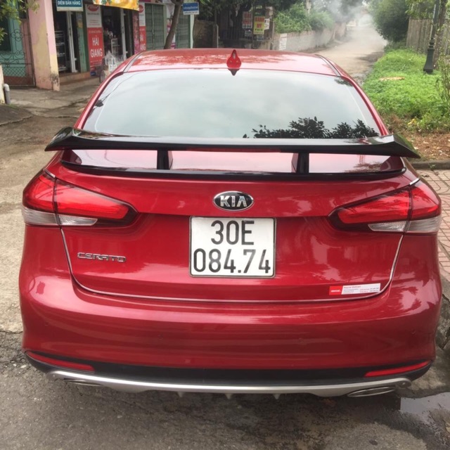 Đuôi gió thể thao ô tô các dòng xe Sedan