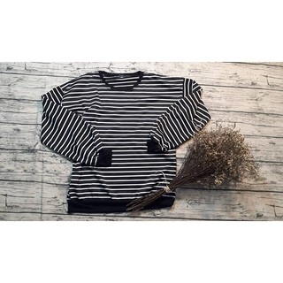 Áo sweater kẻ đen trắng