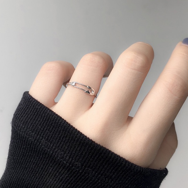 Nhẫn ghim độc lạ