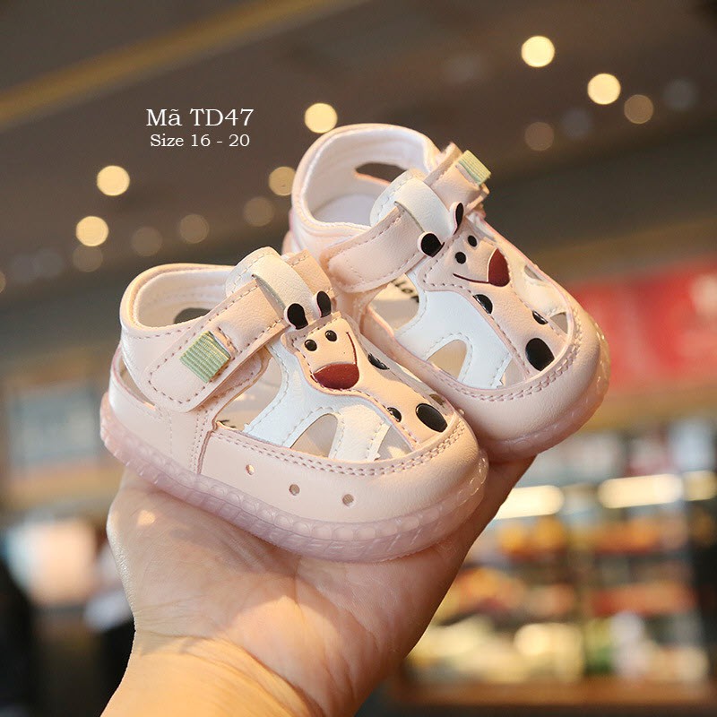 Giày sandal tập đi cho bé gái 0 - 18 tháng họa tiết hươu cao cổ dễ thương TD47