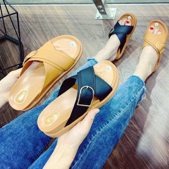 ✏️✏️✏️Dép lõn khoá ✅Đế lõm cao cấp 📣Cao 3f 📢📢Size 35/39 ✔️Chất da xi Nguyên ri giá tốt