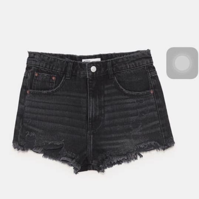 Quần short jeans màu đen khói, kiểu tua và rách te tua