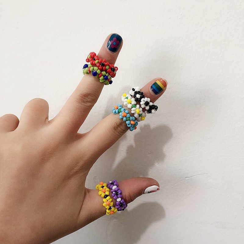 Nhẫn hình bông hoa nhỏ nhiều màu xinh xắn tự làm