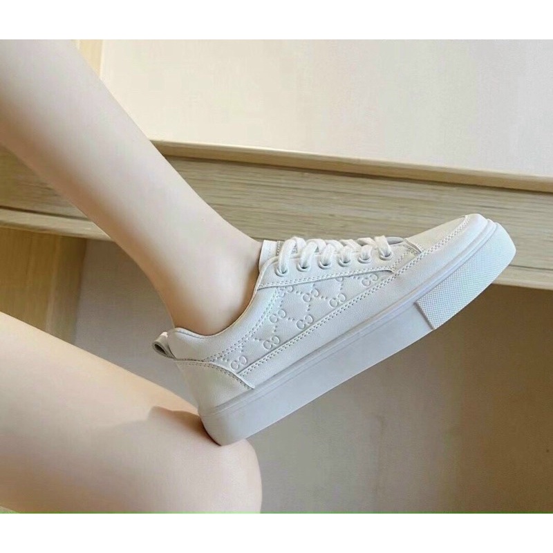 GIÀY THỂ THAO IN CHỮ CÓ SẴN