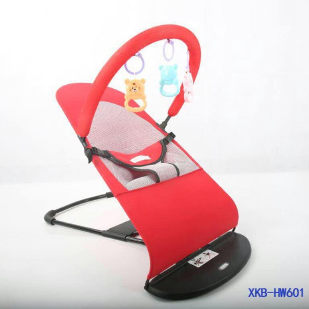 Ghế rung cho bé nằm chơi và ăn bột