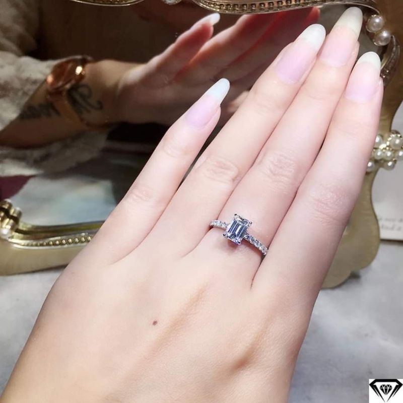 NHẪN BẠC MẶT ĐÁ VUÔNG THÂN ĐÍNH ĐÁ CỰC SANG