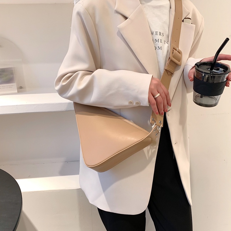 Túi Đeo Chéo Hình Tam Giác Thời Trang Cá Tính Cho Nữ