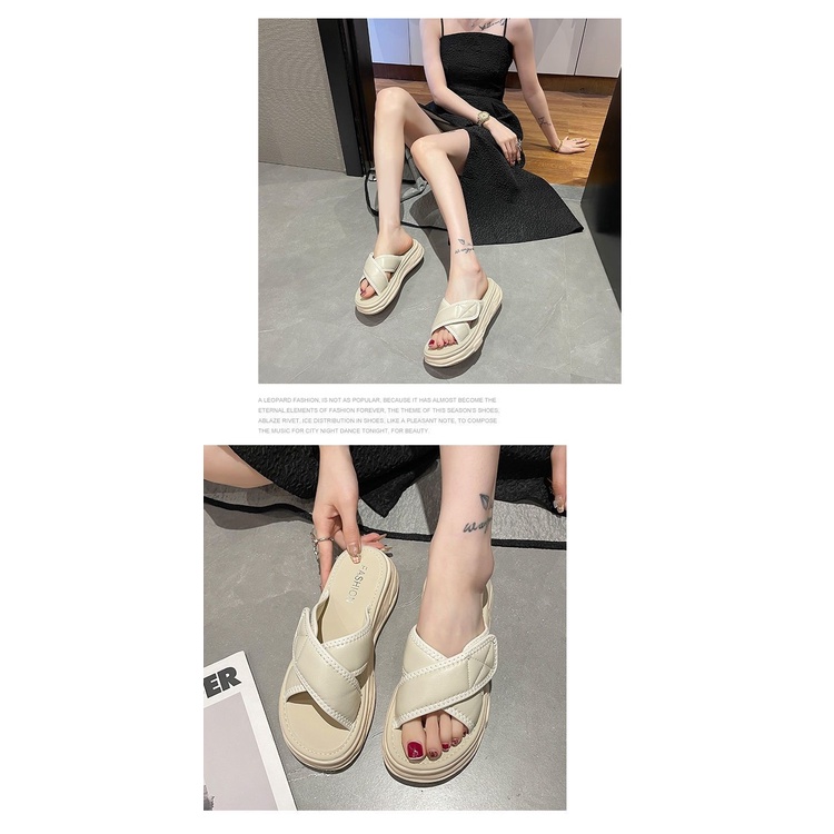 Dép Sandal Đế Xuồng Mềm Mại Phong Cách Thời Trang Mới Cho Nữ