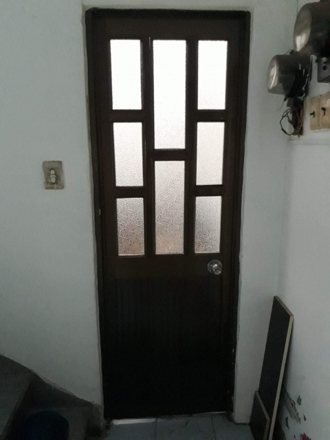 Cửa đi nhôm hệ 700 nhôm trắng sữa và nhôm màu gỗ