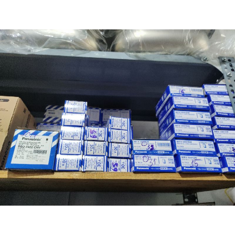 thiết bị điện panasonic chính hãng,ổ cắm,công tắc,mặt nạ