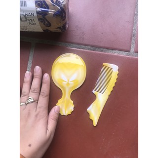 gương kèm lược mini