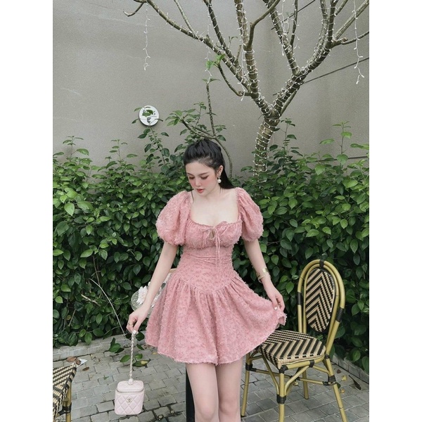 ĐẦM VIỀN REN HAI MÀU Em về bé đầm form cưng xỉu, tk lông vũ bao xịn ạ. Lên form đảm bảo tôn dáng xinh xắn, Sỉ #200k