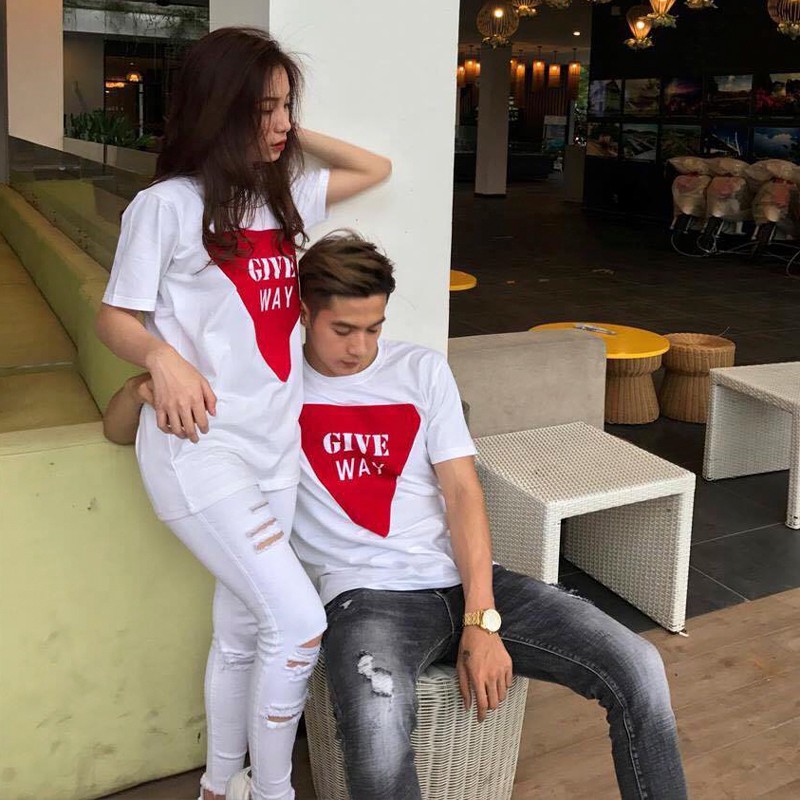 Áo Thun Đôi Tình Nhân Nam Nữ Màu Trắng In GIVE WAY DLX