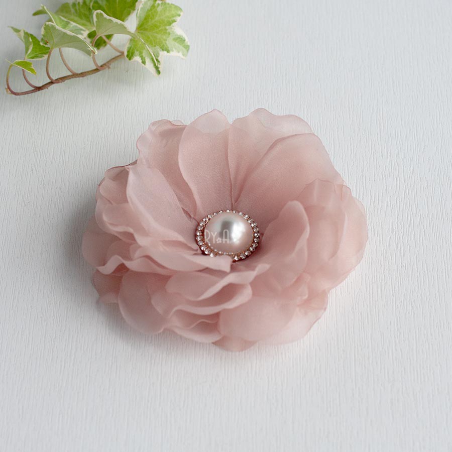 Hoa cài áo vải voan mặt hạt trai viền xi mạ đính đá RYA 742882