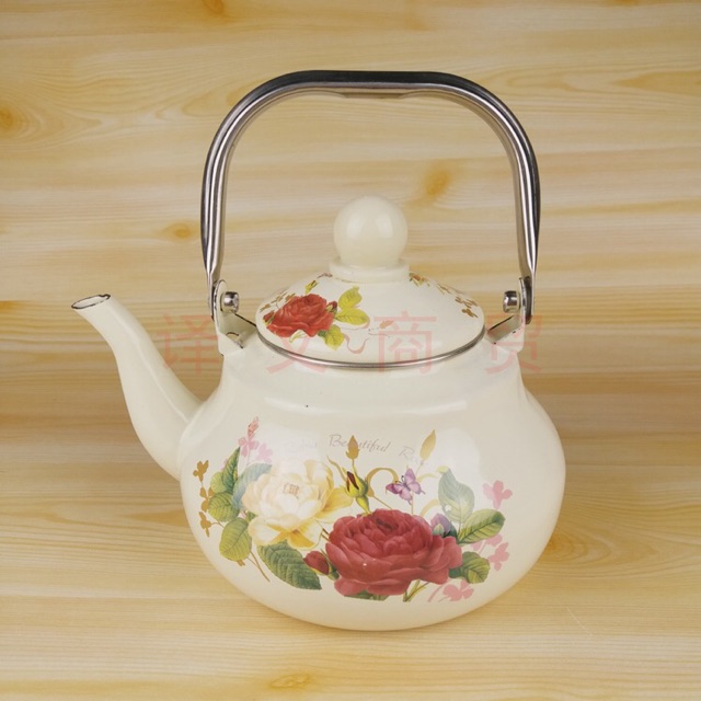Ấm trà sắt tráng men cổ điển.  Kiểu dáng cổ điển sang trọng sử dụng trong pha chế hoặc quán cafe