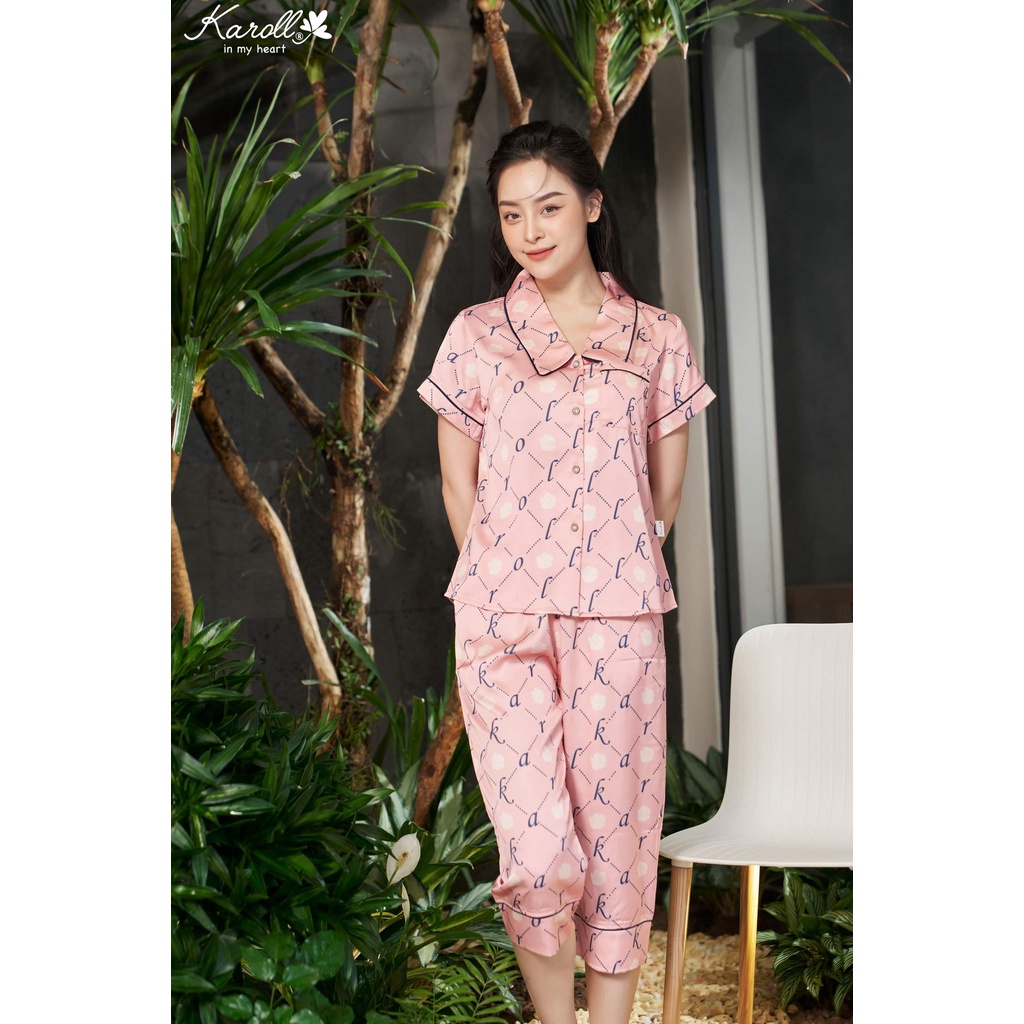 Bộ lụa luxury mặc nhà nữ Karoll quần lửng áo tay cộc hoạ tiết ,chất mát mượt ,thoáng phong cách trẻ trung NH21.181