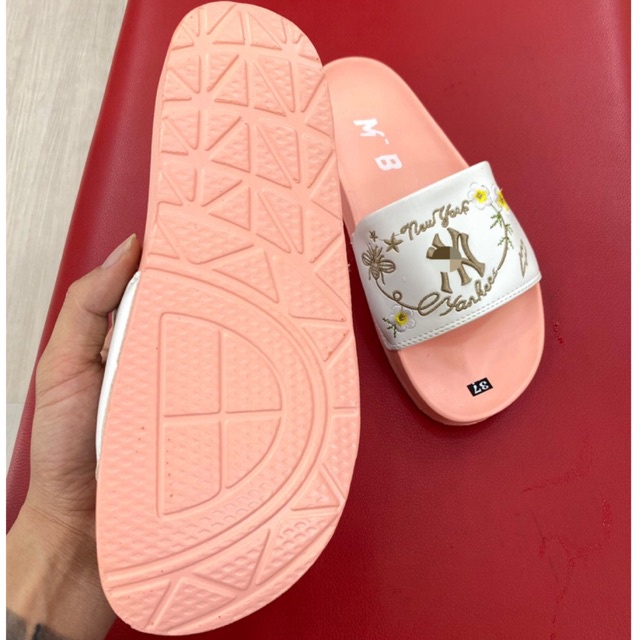 Dép quai ngang nữ thêu hoa họa tiết sắc nét ,Dép thê thao unisex