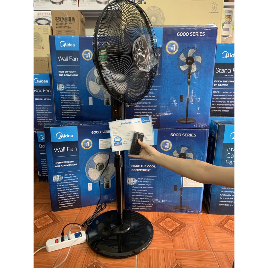 (Mã CHUTHI14 giảm 15K) Quạt đứng Midea FS40-15QR (có điều khiển+tặng kèm pin) - Hàng chính hãng