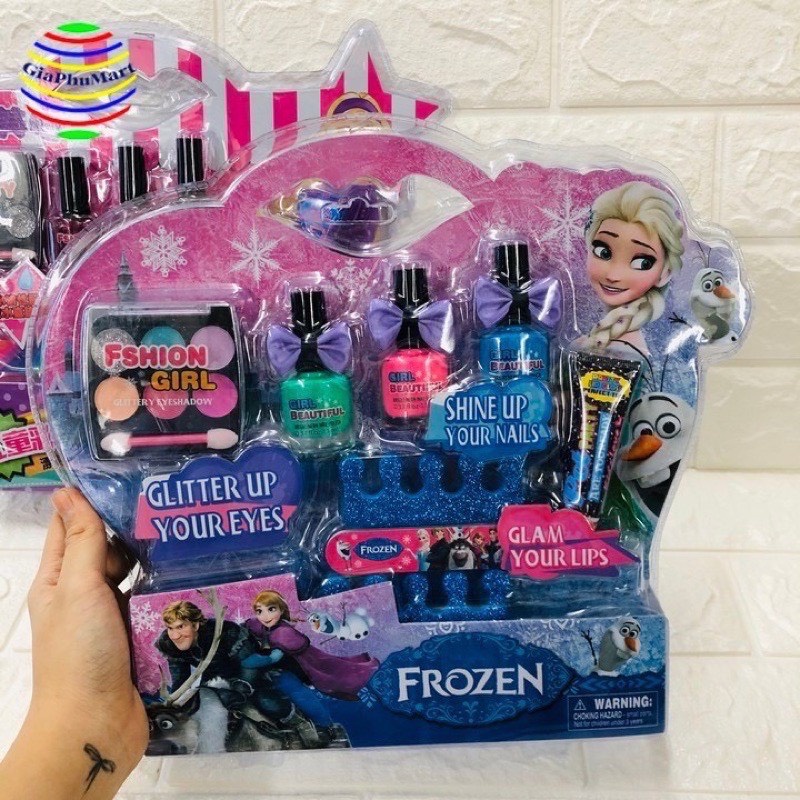 Đồ chơi trang điểm sơn móng tay cho các bé cùng chơi