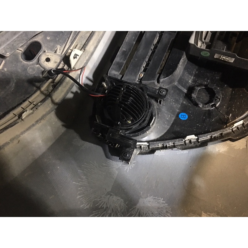 Bi gầm led 2inch 3 màu lắp chung dòng xe KIA và HYUNDAI