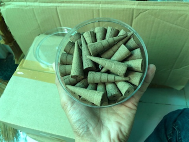 Trầm Nụ cắm xông khói— 1 lon gồm tầm 44 nụ- hàng Supe A