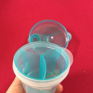 Hộp chia sữa tròn 3 ngăn