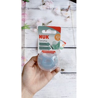 Ti giả NUK Sensitive Silicone ( có hộp đựng)