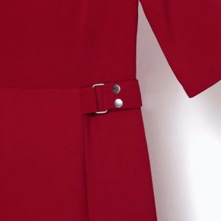 Đầm midi dáng xòe xẻ tà