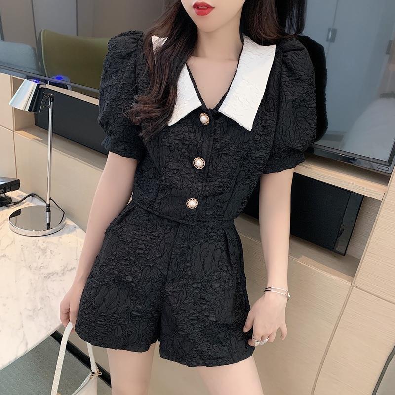 Set áo tay ngắn phối nút + quần thiết kế sang trọng thời trang