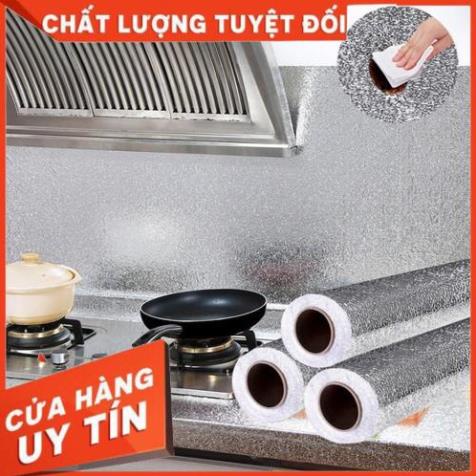 Cuộn giấy bạc dán bếp cách nhiệt, miếng decal dán tường nhà bếp chống thấm bền đẹp