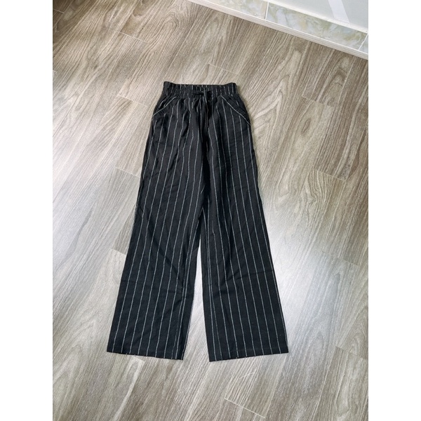 Quần xuất linen đen