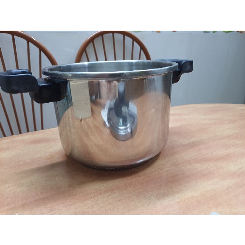 Nồi áp suất Tfal  bãi