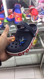 Sục croc trẻ em
