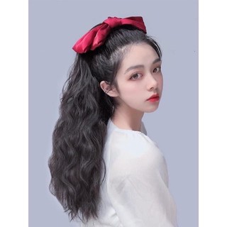 Tóc cột nơ đỏ tiểu thư
