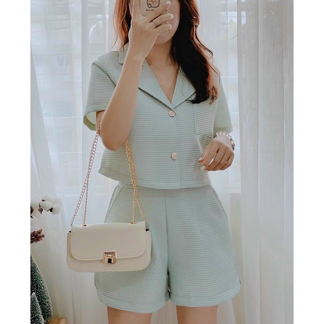 Sẵn  Set xốp xanh hồng áo vest lửng với short quần ngắn lưng sau thun