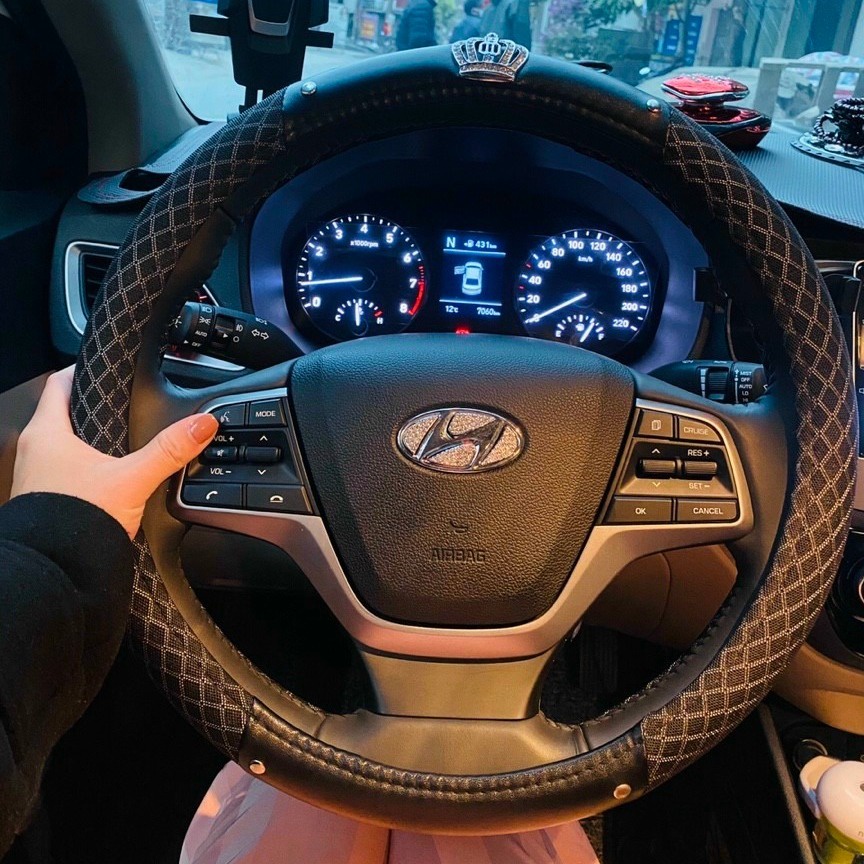 Bọc vô lăng ô tô xe hơi đính đá gắn Cao Cấp gắn Vương Miện