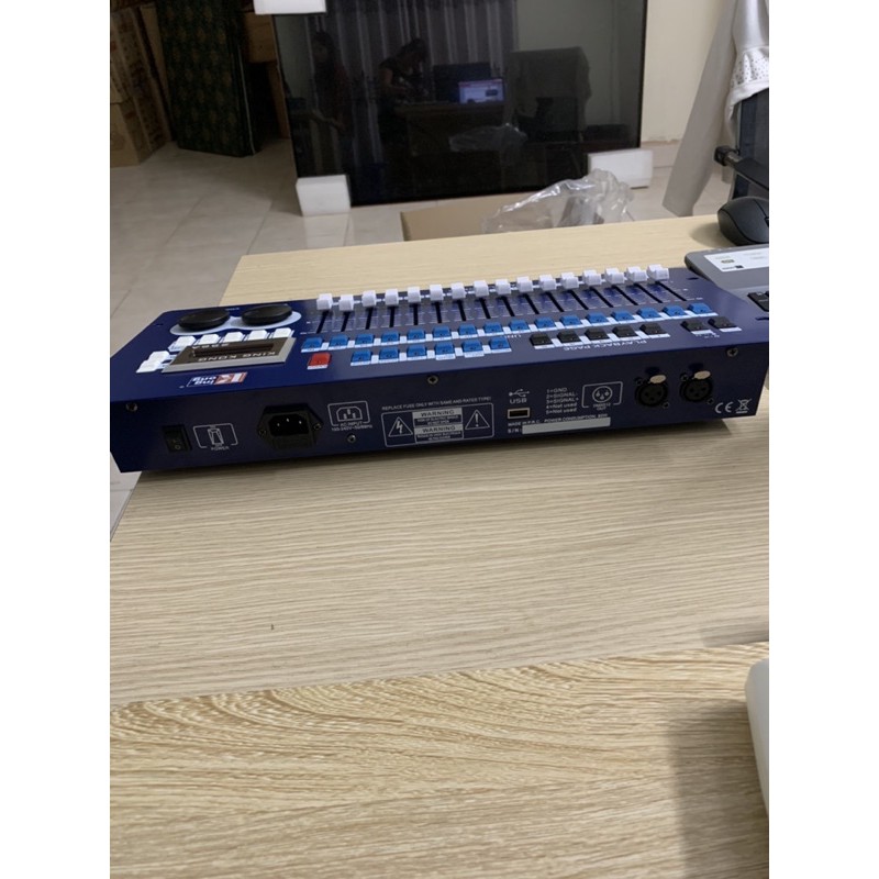 Bàn điều khiển kinh kong DMX 256A -Đèn sân khấu giá siêu rẻ