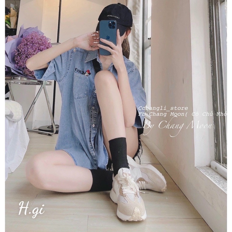 Áo sơ mi jean thêu mickey màu bò xanh cổ bẻ dáng thụng rộng cúc đồng bấm cá tính