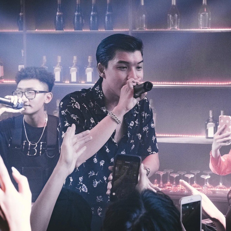 Áo Sơ Mi Hoạ Tiết Hoa Tay Ngắn Cổ Vest Thời Trang Unisex Vải Lụa Chéo | BigBuy360 - bigbuy360.vn