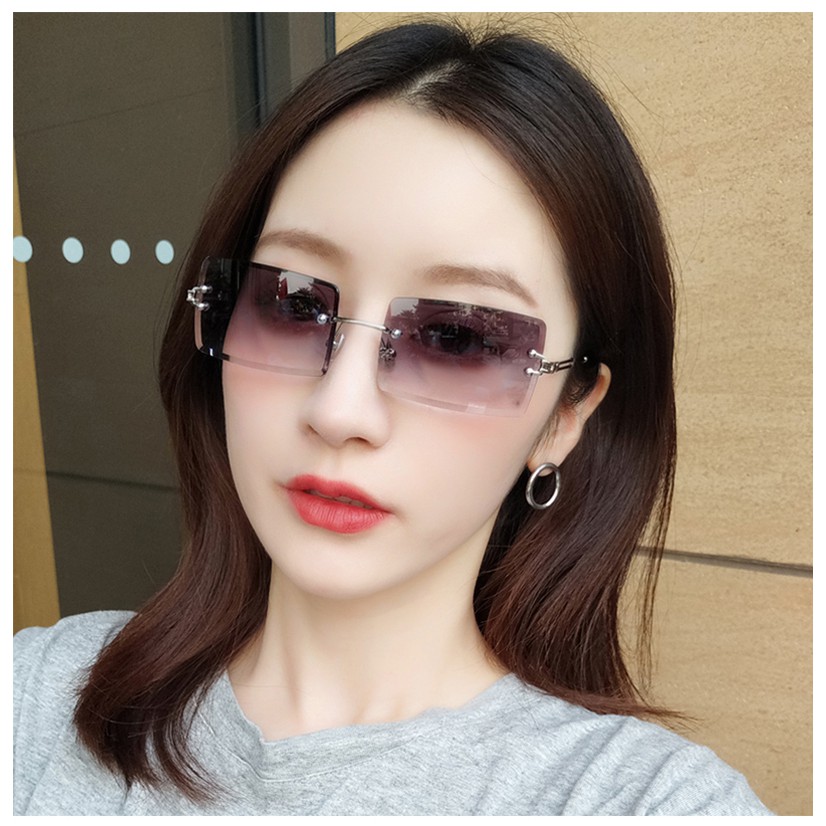 Kính mát gọng vuông sang trọng cho nữ