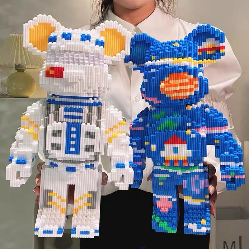 Đồ chơi xếp hình LEGOGI GẤU BEARBRICK Noel 32CM gạch răng cưa mô hình lắp ghép lắp ráp