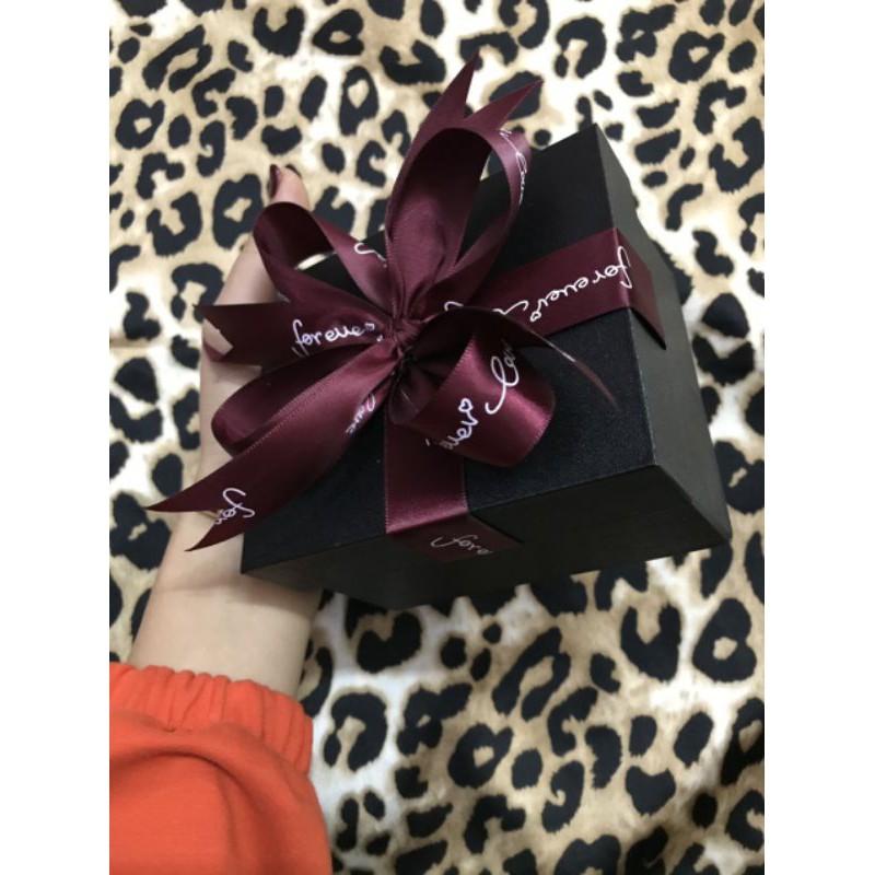 Hộp Hoa đựng phấn ,son  kèm nơ + hoa + giấy rơm siêu cao cấp. | BigBuy360 - bigbuy360.vn