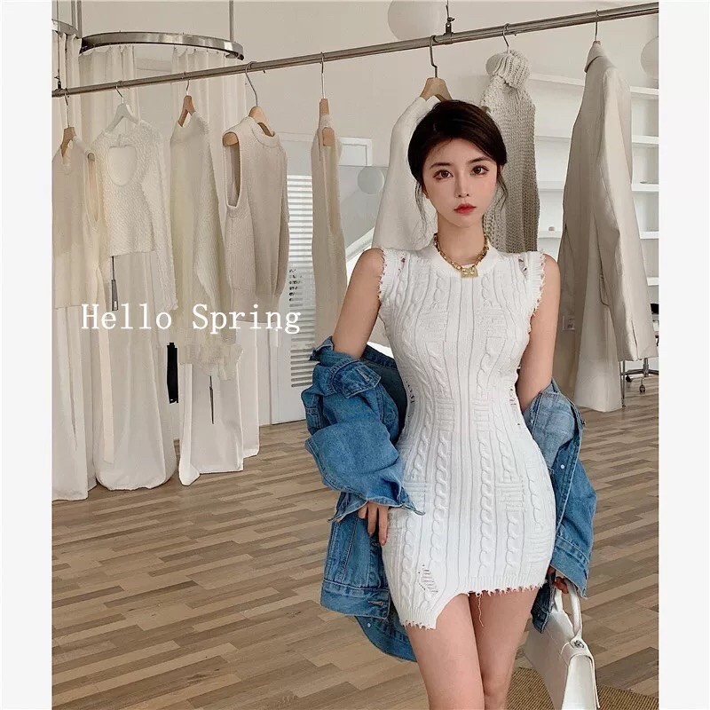Đầm len sát nách vặn thừng ôm body gấu lệch