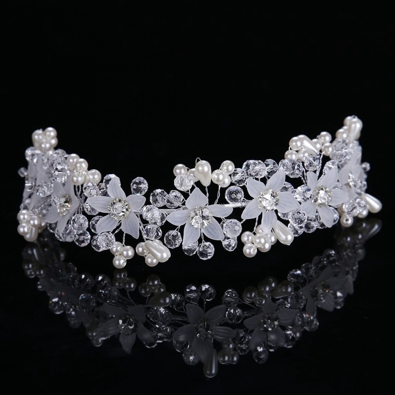 Cài Tóc Hoa Đính Ngọc Trai Nhân Tạo Cho Cô Dâu