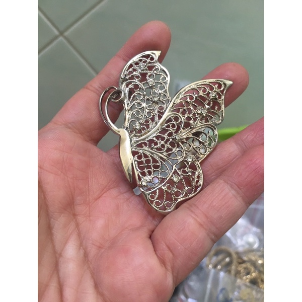 Cài áo kiểu hình bướm phối đá trắng si tuyển Nhật