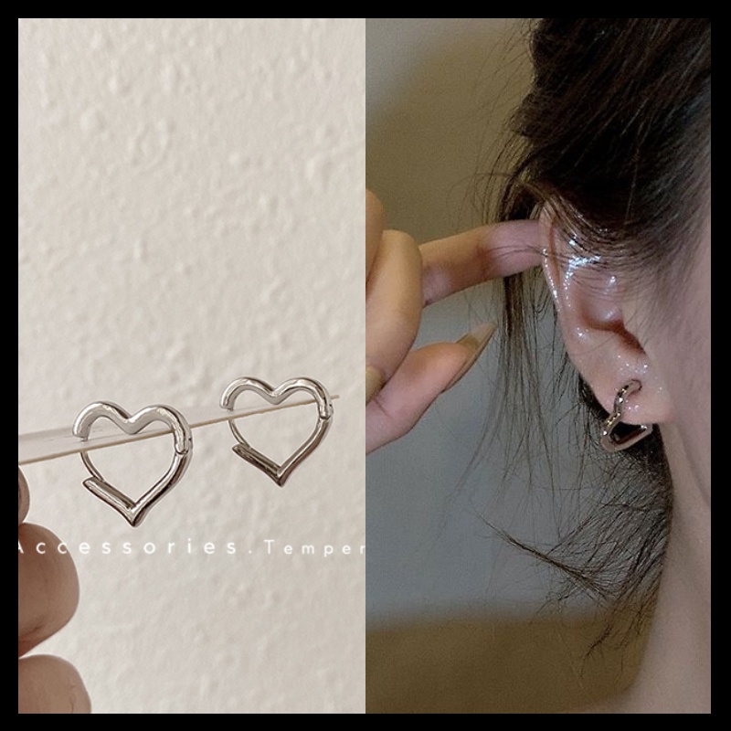 Khuyên tai hình trái tim đơn giản phong cách hip hop Âu Mỹ dễ phối đồ